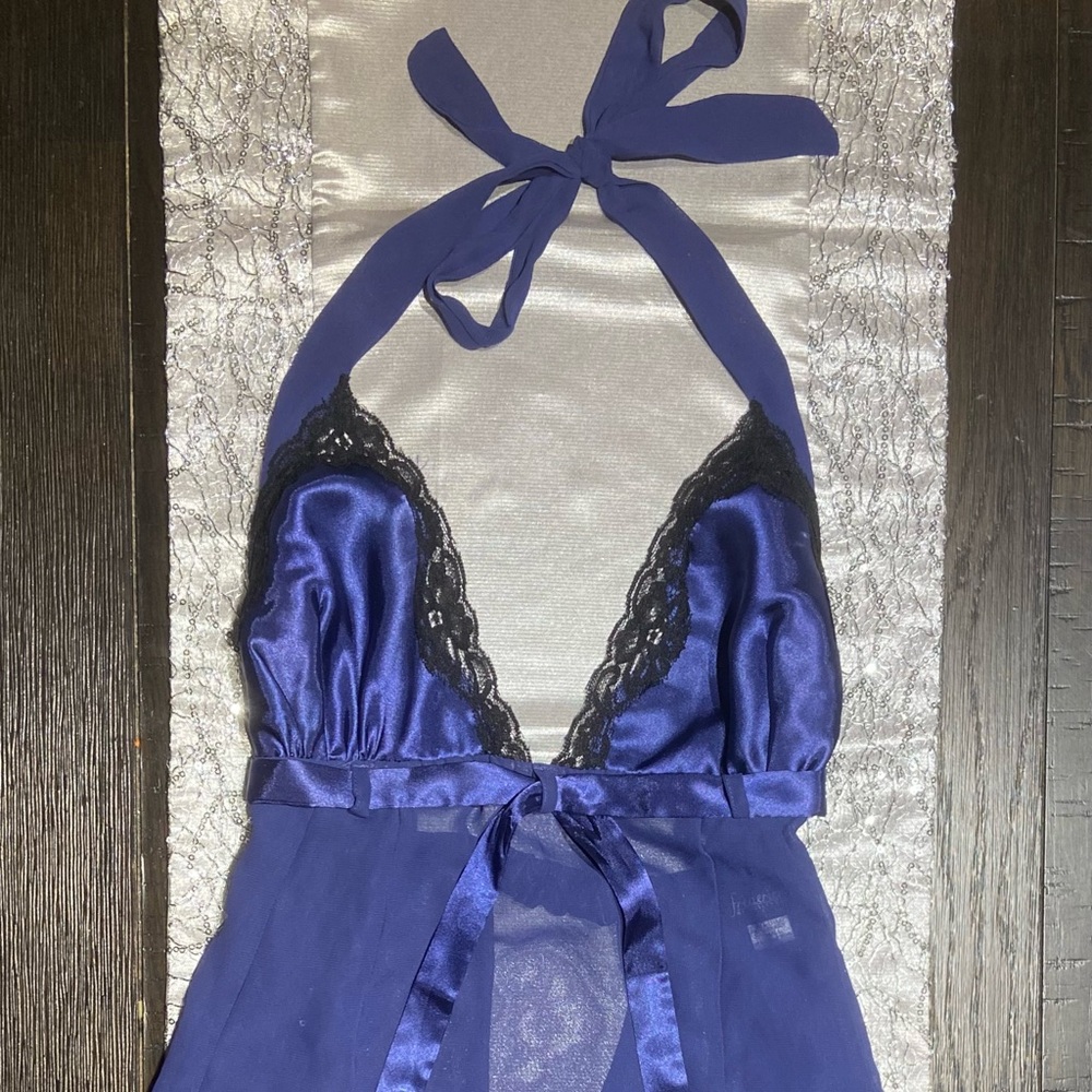 💙🖤Frederick’s Navy Blue and Black Sheer Halter Top with Tie-able Front🖤💙